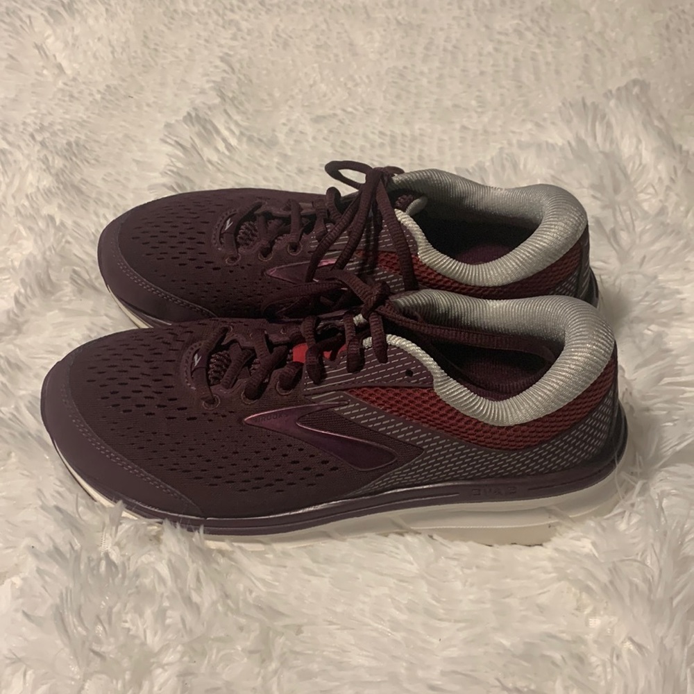 Brooks Women’s Dyad 10 Extra Wide (EE) Burgundy